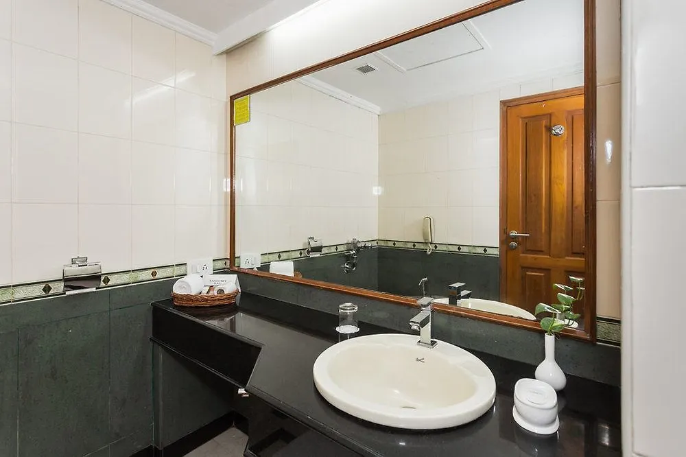 ****  The Avenue Center Hotel Kochi India