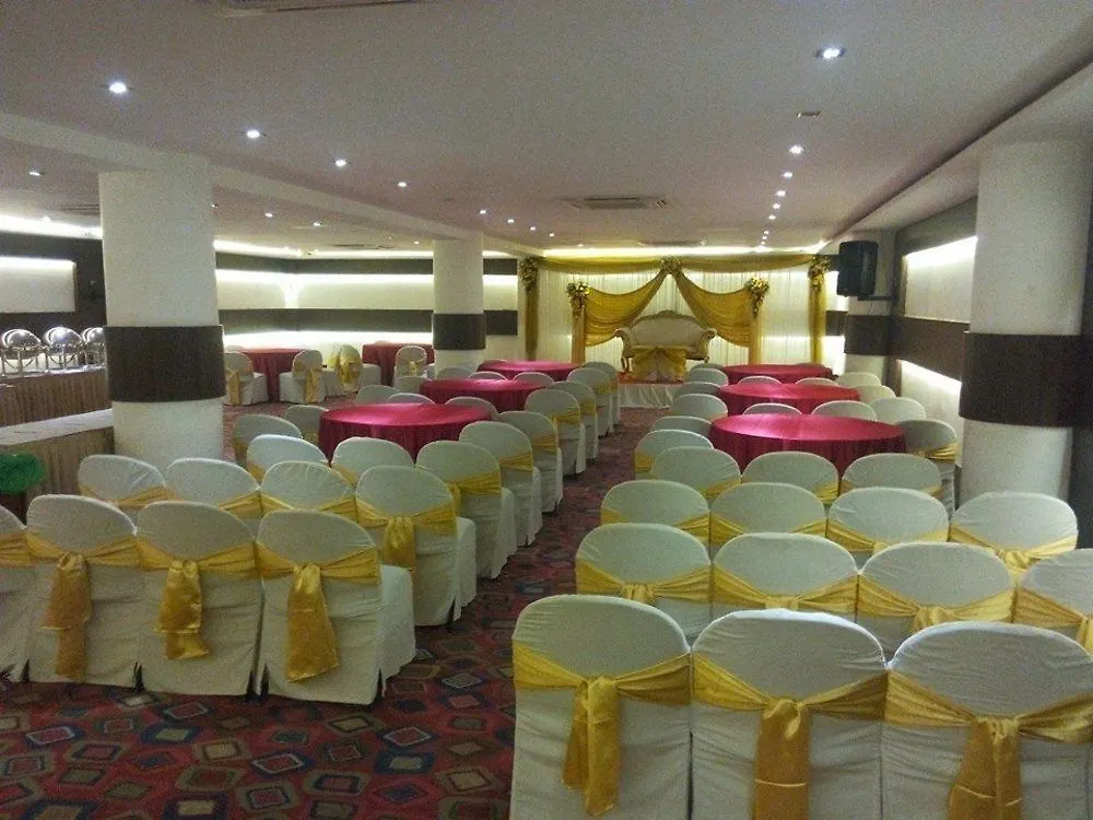The Avenue Center Hotel Kochi 4*,  India